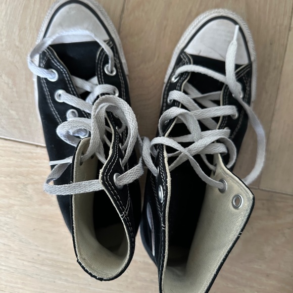 High Top Converse - women’s size 6 - Picture 2 of 5